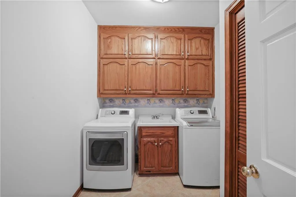 8255 Habersham Waters Road, Sandy Springs, Georgia 30350, 6 Bedrooms Bedrooms, ,5 BathroomsBathrooms,Residential,Sold,8255 Habersham Waters Road,7241478