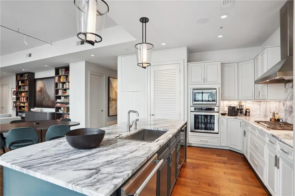 1065 Peachtree Street Ne Unit 3005, Atlanta, Georgia 30309, 2 Bedrooms Bedrooms, ,2 BathroomsBathrooms,Residential,For Sale,1065 Peachtree Street Ne Unit 3005,7530307