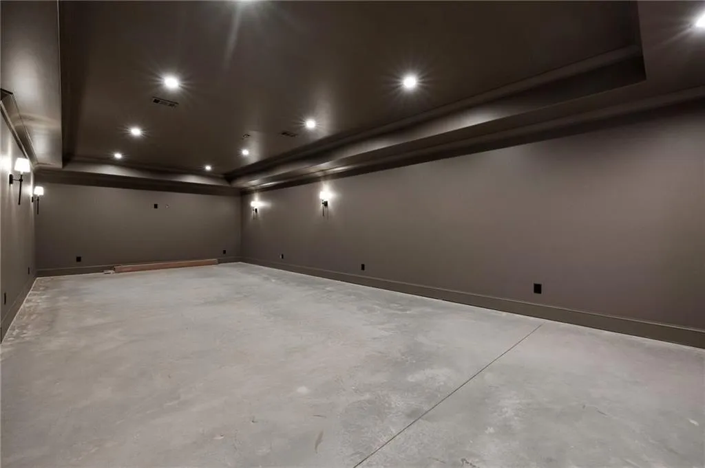 Depending on the offer we can finish the Media Room.