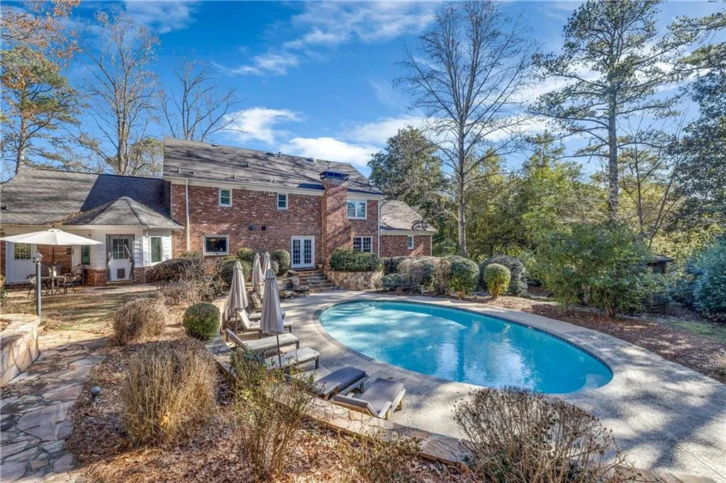 Walkout to Private Saltwater Pool & Total Privacy