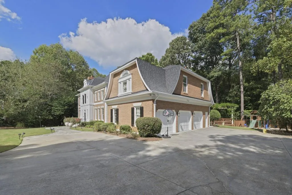 915 Marseilles Drive Nw, Atlanta, Georgia 30327, 6 Bedrooms Bedrooms, ,5 BathroomsBathrooms,Residential,Sold,915 Marseilles Drive Nw,6897531