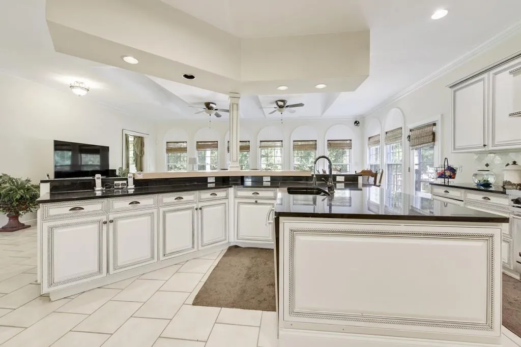 915 Marseilles Drive Nw, Atlanta, Georgia 30327, 6 Bedrooms Bedrooms, ,5 BathroomsBathrooms,Residential,Sold,915 Marseilles Drive Nw,6897531