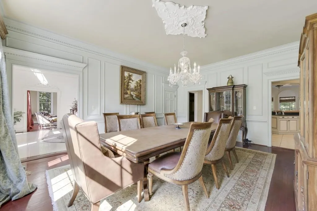 915 Marseilles Drive Nw, Atlanta, Georgia 30327, 6 Bedrooms Bedrooms, ,5 BathroomsBathrooms,Residential,Sold,915 Marseilles Drive Nw,6897531