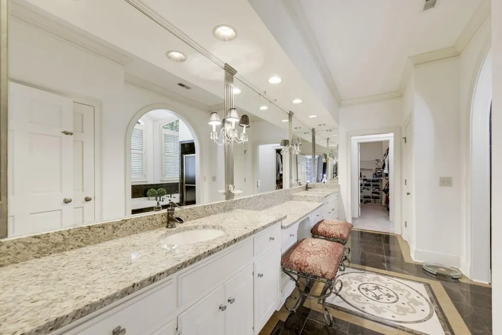 915 Marseilles Drive Nw, Atlanta, Georgia 30327, 6 Bedrooms Bedrooms, ,5 BathroomsBathrooms,Residential,Sold,915 Marseilles Drive Nw,6897531