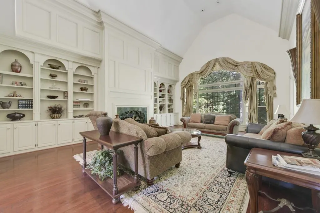 915 Marseilles Drive Nw, Atlanta, Georgia 30327, 6 Bedrooms Bedrooms, ,5 BathroomsBathrooms,Residential,Sold,915 Marseilles Drive Nw,6897531