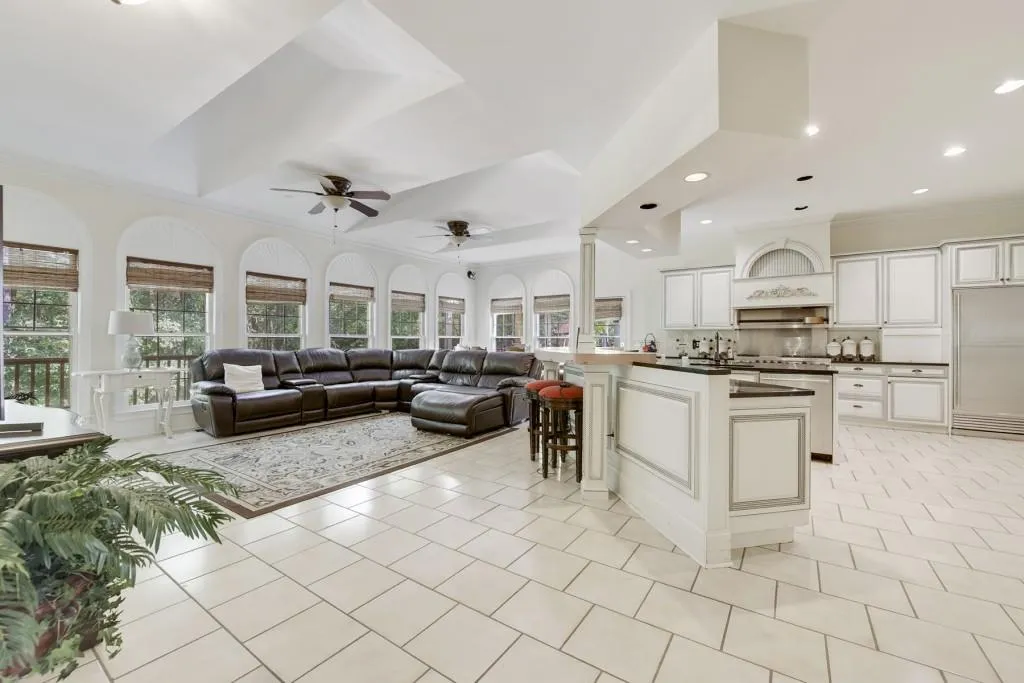 915 Marseilles Drive Nw, Atlanta, Georgia 30327, 6 Bedrooms Bedrooms, ,5 BathroomsBathrooms,Residential,Sold,915 Marseilles Drive Nw,6897531