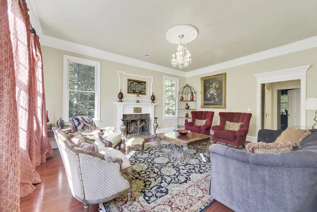 915 Marseilles Drive Nw, Atlanta, Georgia 30327, 6 Bedrooms Bedrooms, ,5 BathroomsBathrooms,Residential,Sold,915 Marseilles Drive Nw,6897531