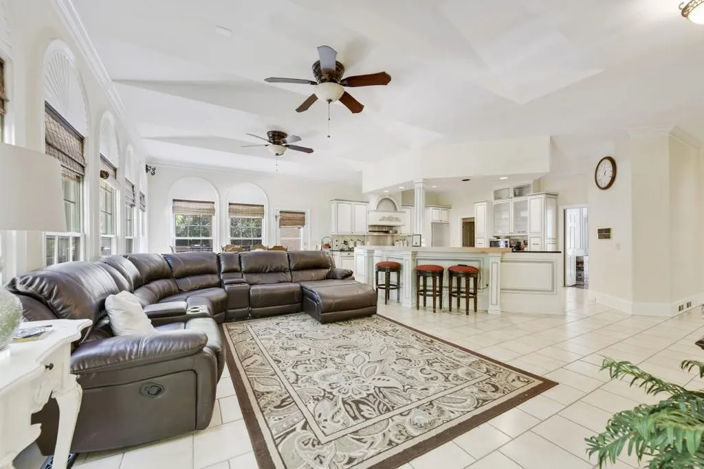 915 Marseilles Drive Nw, Atlanta, Georgia 30327, 6 Bedrooms Bedrooms, ,5 BathroomsBathrooms,Residential,Sold,915 Marseilles Drive Nw,6897531