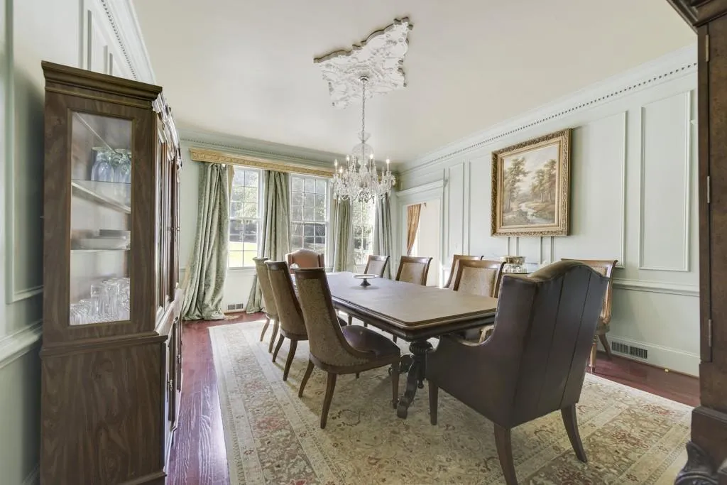 915 Marseilles Drive Nw, Atlanta, Georgia 30327, 6 Bedrooms Bedrooms, ,5 BathroomsBathrooms,Residential,Sold,915 Marseilles Drive Nw,6897531