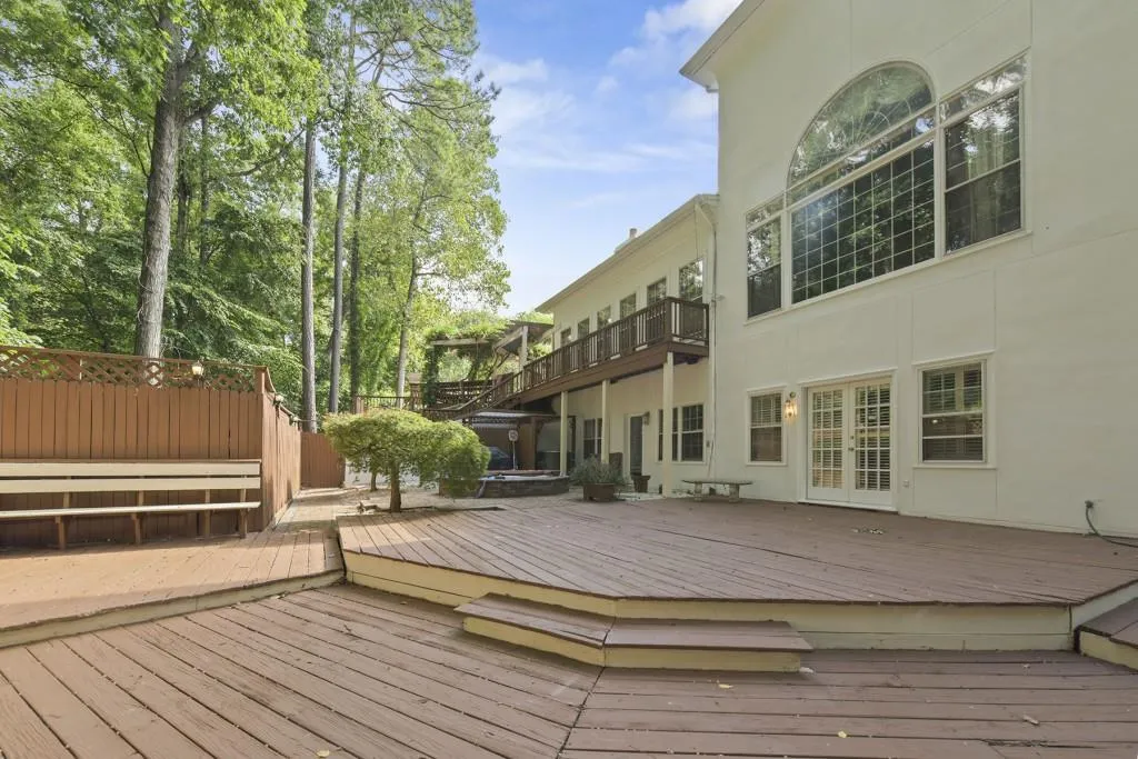 915 Marseilles Drive Nw, Atlanta, Georgia 30327, 6 Bedrooms Bedrooms, ,5 BathroomsBathrooms,Residential,Sold,915 Marseilles Drive Nw,6897531