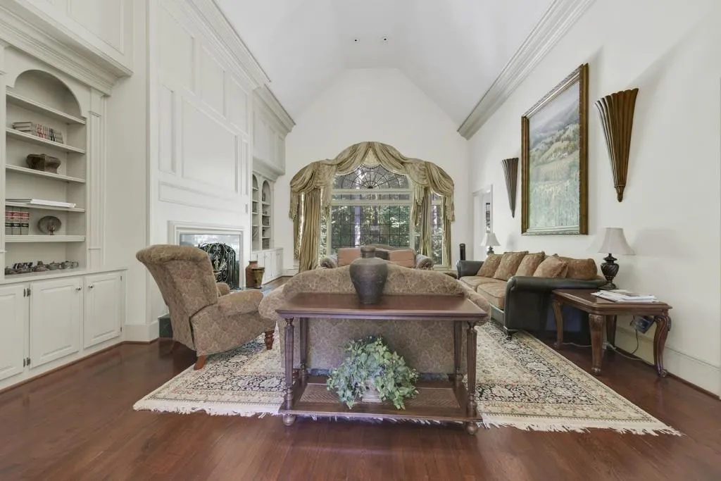 915 Marseilles Drive Nw, Atlanta, Georgia 30327, 6 Bedrooms Bedrooms, ,5 BathroomsBathrooms,Residential,Sold,915 Marseilles Drive Nw,6897531