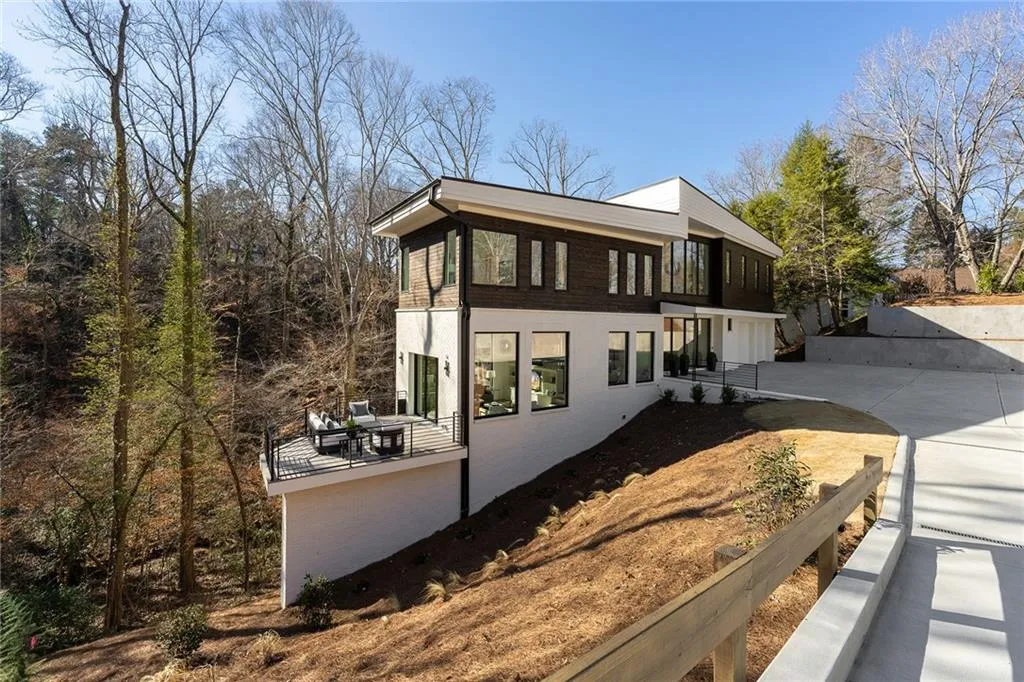 4880 Rebel Trail, Sandy Springs, Georgia 30327, 4 Bedrooms Bedrooms, ,3 BathroomsBathrooms,Residential,Sold,4880 Rebel Trail,7171397