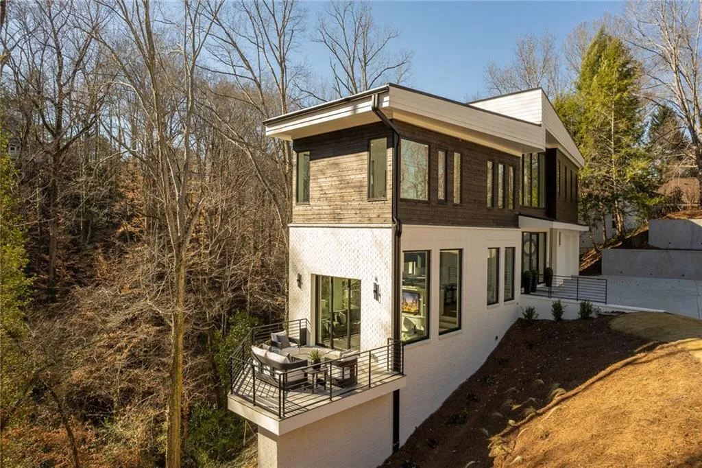 4880 Rebel Trail, Sandy Springs, Georgia 30327, 4 Bedrooms Bedrooms, ,3 BathroomsBathrooms,Residential,Sold,4880 Rebel Trail,7171397