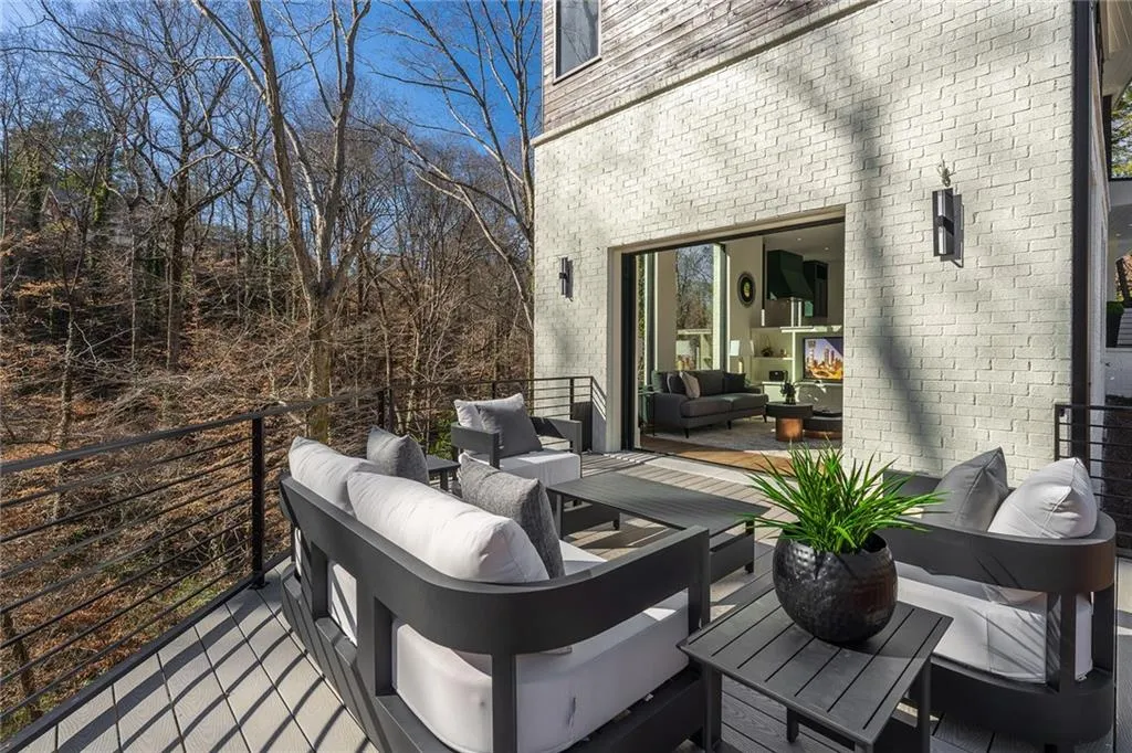 4880 Rebel Trail, Sandy Springs, Georgia 30327, 4 Bedrooms Bedrooms, ,3 BathroomsBathrooms,Residential,Sold,4880 Rebel Trail,7171397