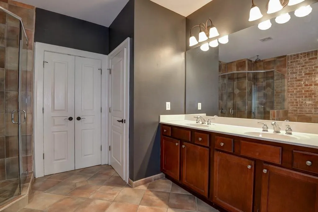 5512 Glenridge Drive Unit G, Atlanta, Georgia 30342, 4 Bedrooms Bedrooms, ,4 BathroomsBathrooms,Residential,Sold,5512 Glenridge Drive Unit G,6707509