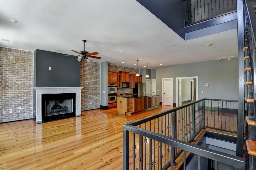 5512 Glenridge Drive Unit G, Atlanta, Georgia 30342, 4 Bedrooms Bedrooms, ,4 BathroomsBathrooms,Residential,Sold,5512 Glenridge Drive Unit G,6707509