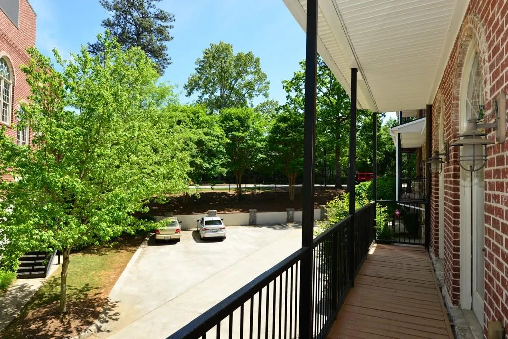 5512 Glenridge Drive Unit G, Atlanta, Georgia 30342, 4 Bedrooms Bedrooms, ,4 BathroomsBathrooms,Residential,Sold,5512 Glenridge Drive Unit G,6707509