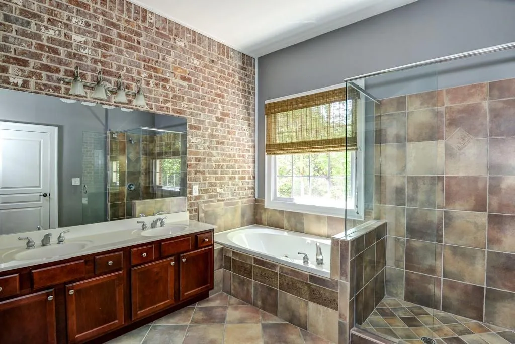 5512 Glenridge Drive Unit G, Atlanta, Georgia 30342, 4 Bedrooms Bedrooms, ,4 BathroomsBathrooms,Residential,Sold,5512 Glenridge Drive Unit G,6707509