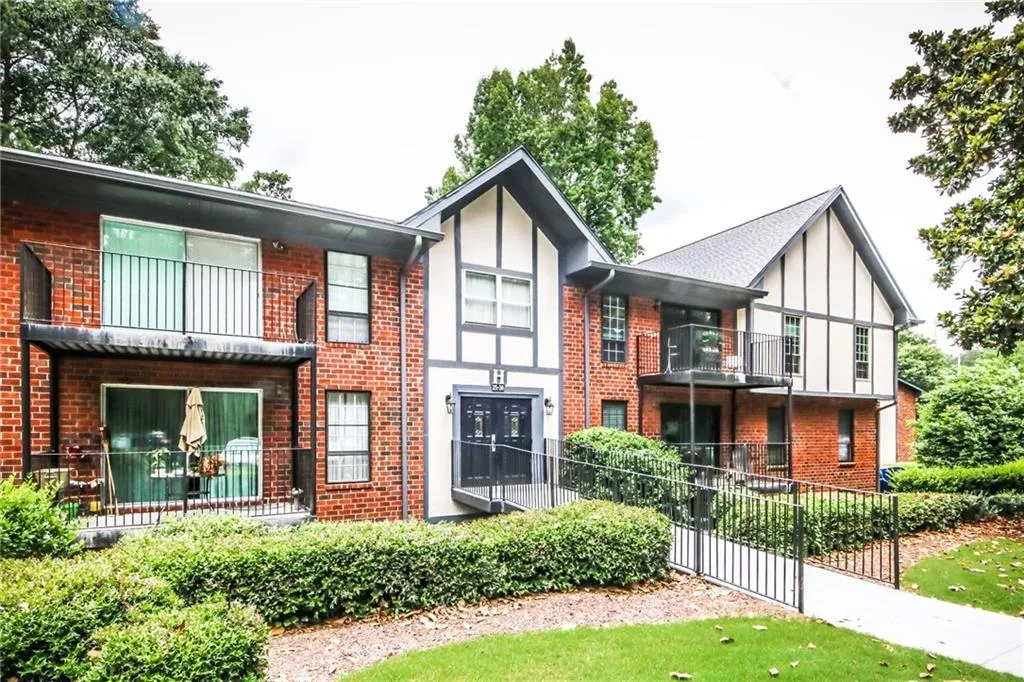 6851 Roswell Road Unit H-25, Atlanta, Georgia 30328, 2 Bedrooms Bedrooms, ,2 BathroomsBathrooms,Residential,Sold,6851 Roswell Road Unit H-25,6740444