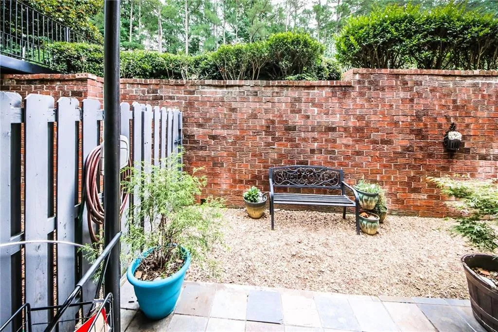 6851 Roswell Road Unit H-25, Atlanta, Georgia 30328, 2 Bedrooms Bedrooms, ,2 BathroomsBathrooms,Residential,Sold,6851 Roswell Road Unit H-25,6740444