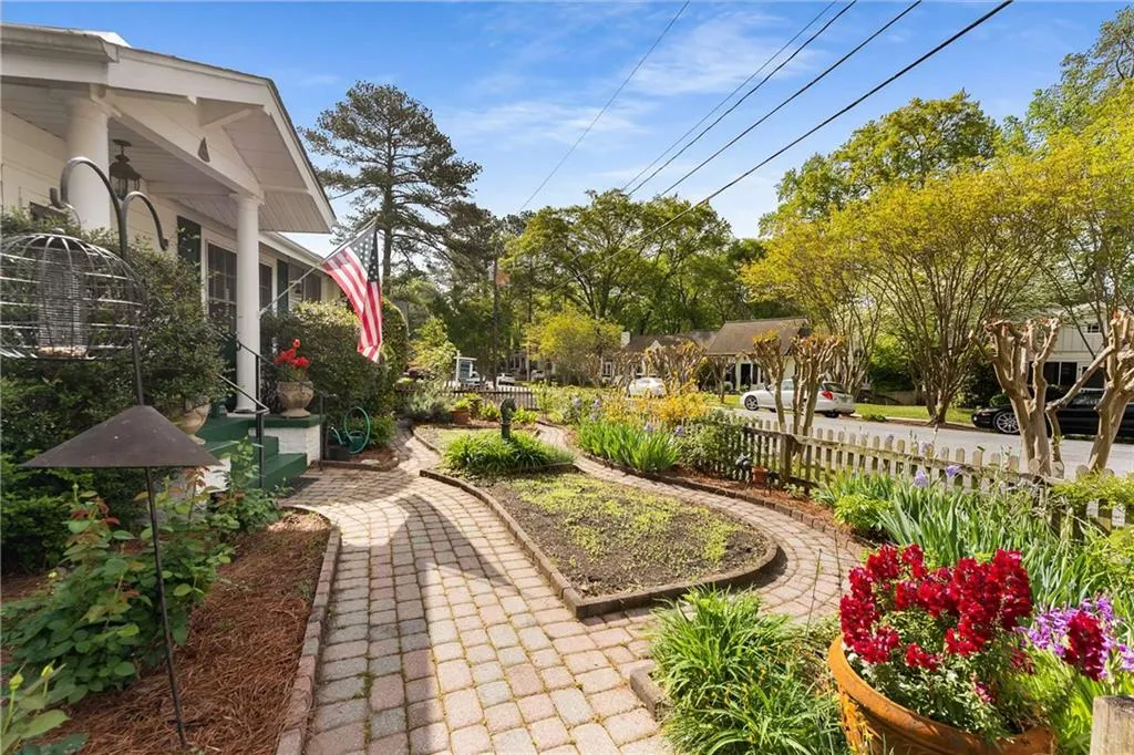 4 Arc Way Ne, Atlanta, Georgia 30305, 2 Bedrooms Bedrooms, ,2 BathroomsBathrooms,Residential,Sold,4 Arc Way Ne,7558221