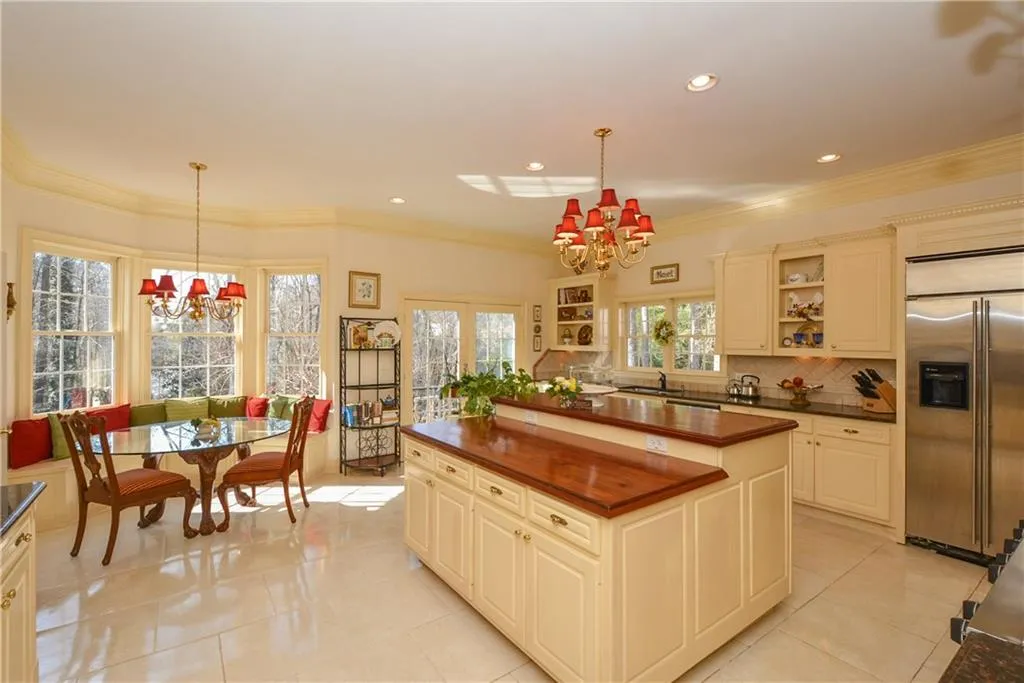6560 Old Cabin Road, Sandy Springs, Georgia 30328, 5 Bedrooms Bedrooms, ,5 BathroomsBathrooms,Residential,Sold,6560 Old Cabin Road,5646840