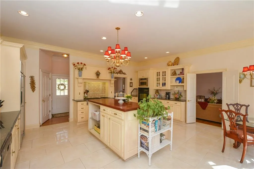 6560 Old Cabin Road, Sandy Springs, Georgia 30328, 5 Bedrooms Bedrooms, ,5 BathroomsBathrooms,Residential,Sold,6560 Old Cabin Road,5646840