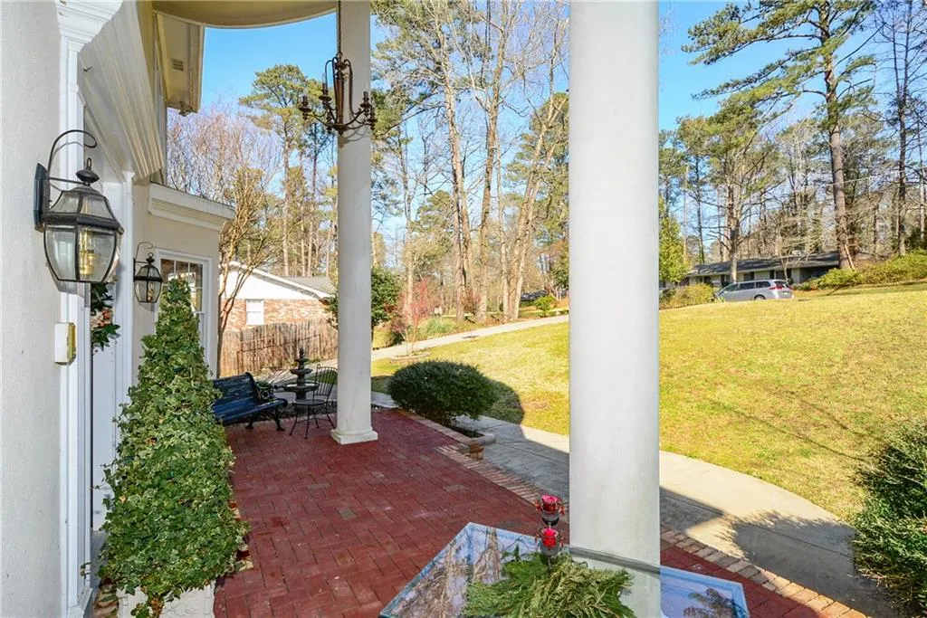 6560 Old Cabin Road, Sandy Springs, Georgia 30328, 5 Bedrooms Bedrooms, ,5 BathroomsBathrooms,Residential,Sold,6560 Old Cabin Road,5646840