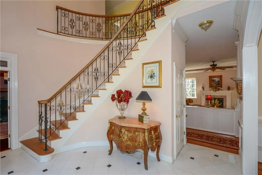 6560 Old Cabin Road, Sandy Springs, Georgia 30328, 5 Bedrooms Bedrooms, ,5 BathroomsBathrooms,Residential,Sold,6560 Old Cabin Road,5646840