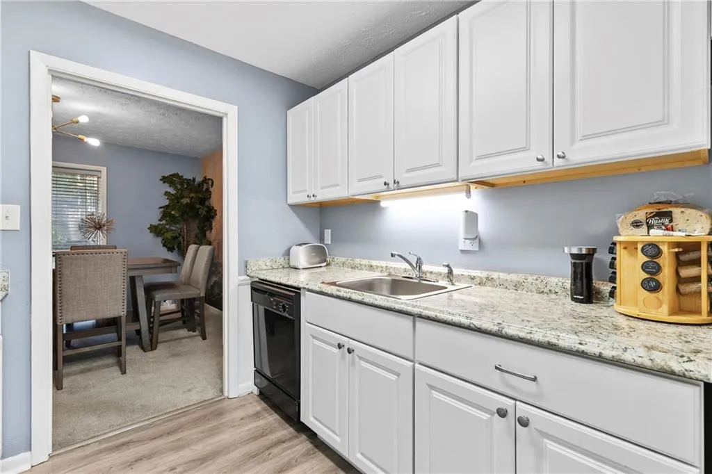 8740 Roswell Road Unit 10b, Atlanta, Georgia 30350, 3 Bedrooms Bedrooms, ,2 BathroomsBathrooms,Residential,For Sale,8740 Roswell Road Unit 10b,7702942