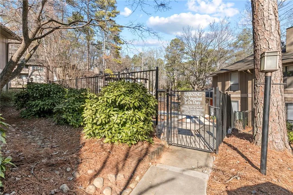 8740 Roswell Road Unit 10b, Atlanta, Georgia 30350, 3 Bedrooms Bedrooms, ,2 BathroomsBathrooms,Residential,For Sale,8740 Roswell Road Unit 10b,7702942