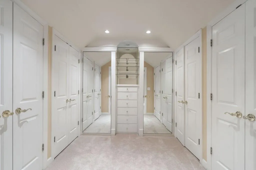 1120 Heards Ferry Road Nw, Sandy Springs, Georgia 30328, 5 Bedrooms Bedrooms, ,5 BathroomsBathrooms,Residential,For Sale,1120 Heards Ferry Road Nw,7627905