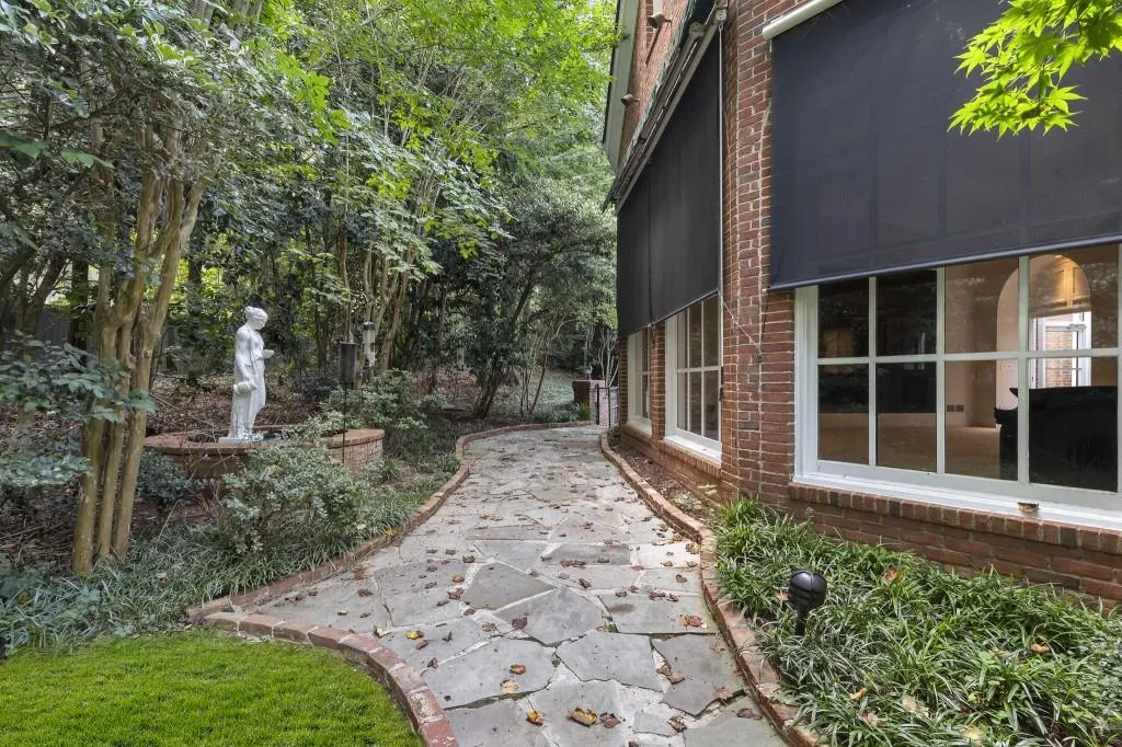 1120 Heards Ferry Road Nw, Sandy Springs, Georgia 30328, 5 Bedrooms Bedrooms, ,5 BathroomsBathrooms,Residential,For Sale,1120 Heards Ferry Road Nw,7627905