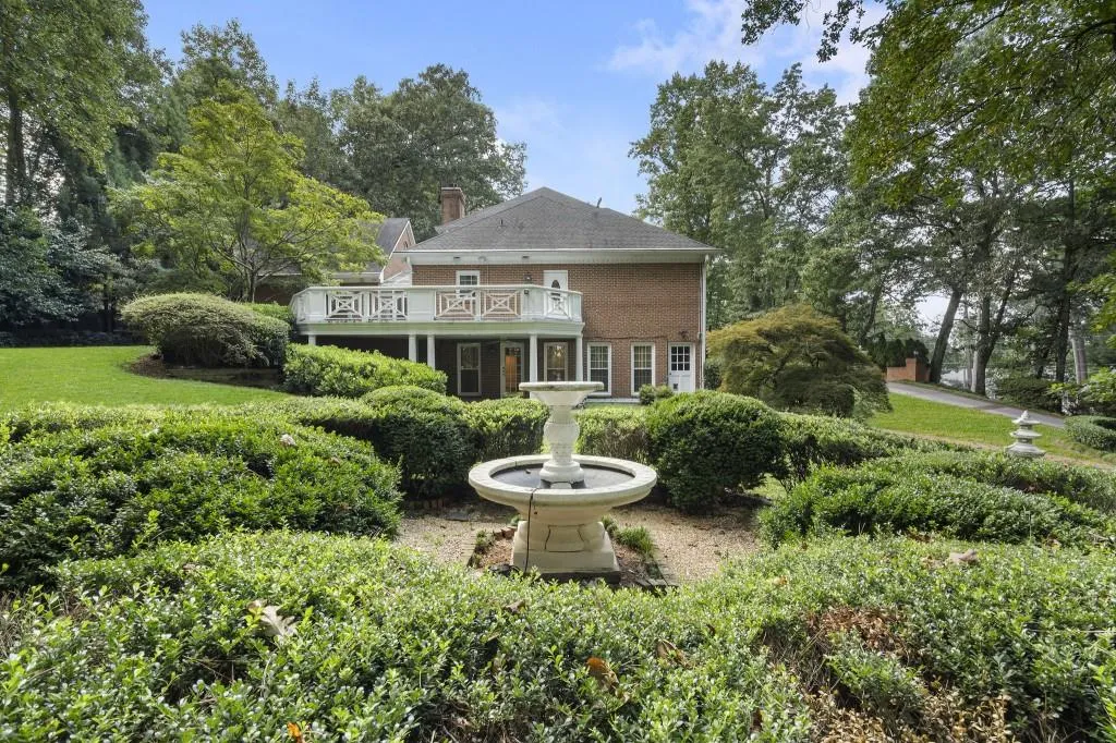 1120 Heards Ferry Road Nw, Sandy Springs, Georgia 30328, 5 Bedrooms Bedrooms, ,5 BathroomsBathrooms,Residential,For Sale,1120 Heards Ferry Road Nw,7627905
