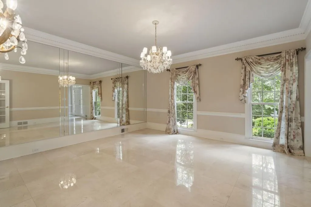 1120 Heards Ferry Road Nw, Sandy Springs, Georgia 30328, 5 Bedrooms Bedrooms, ,5 BathroomsBathrooms,Residential,For Sale,1120 Heards Ferry Road Nw,7627905