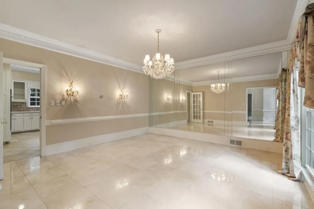 1120 Heards Ferry Road Nw, Sandy Springs, Georgia 30328, 5 Bedrooms Bedrooms, ,5 BathroomsBathrooms,Residential,For Sale,1120 Heards Ferry Road Nw,7627905