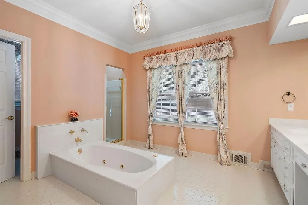 1120 Heards Ferry Road Nw, Sandy Springs, Georgia 30328, 5 Bedrooms Bedrooms, ,5 BathroomsBathrooms,Residential,For Sale,1120 Heards Ferry Road Nw,7627905