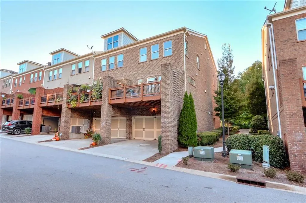 451 Alderwood Street, Sandy Springs, Georgia 30328, 3 Bedrooms Bedrooms, ,3 BathroomsBathrooms,Residential,Sold,451 Alderwood Street,6785094