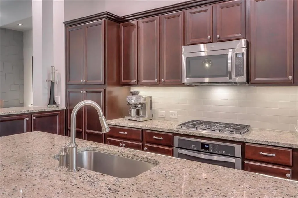 451 Alderwood Street, Sandy Springs, Georgia 30328, 3 Bedrooms Bedrooms, ,3 BathroomsBathrooms,Residential,Sold,451 Alderwood Street,6785094