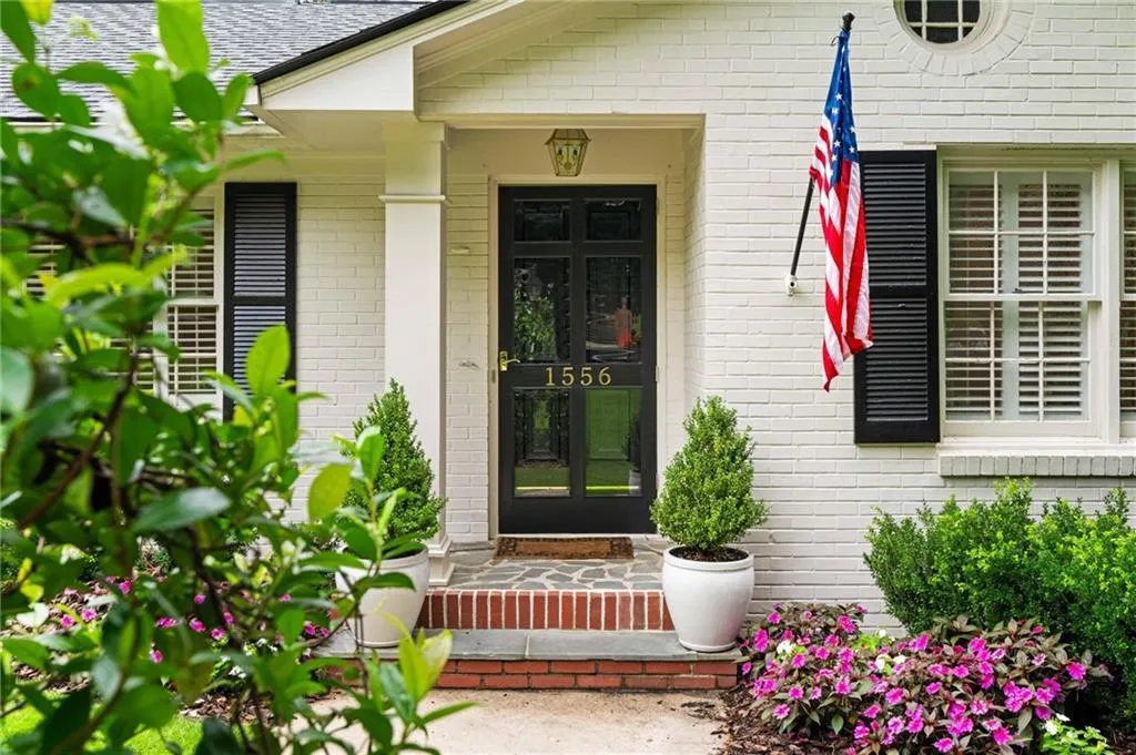 1556 Walthall Court Nw, Atlanta, Georgia 30318, 4 Bedrooms Bedrooms, 0 ,3 BathroomsBathrooms,Residential,Sold,1556 Walthall Court Nw,7780704