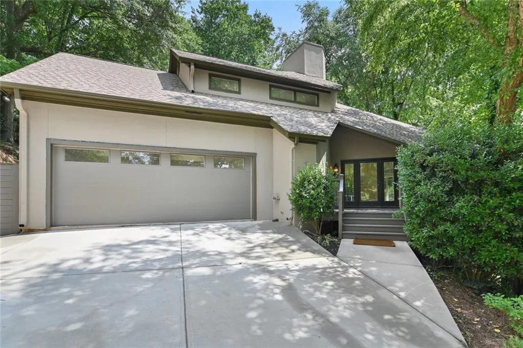 65 Mountain Creek Trace, Sandy Springs, Georgia 30328, 5 Bedrooms Bedrooms, ,4 BathroomsBathrooms,Residential,Sold,65 Mountain Creek Trace,6738646