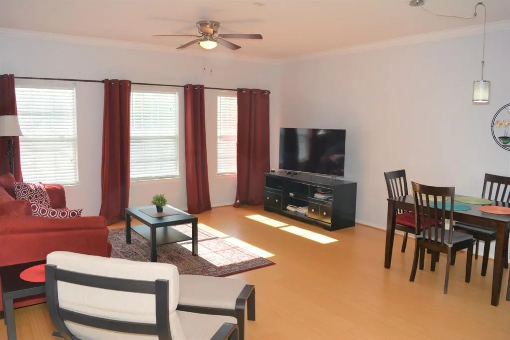 5641 Roswell Road Unit 207, Atlanta, Georgia 30342, 1 Bedroom Bedrooms, ,1 BathroomBathrooms,Residential,Sold,5641 Roswell Road Unit 207,6769639