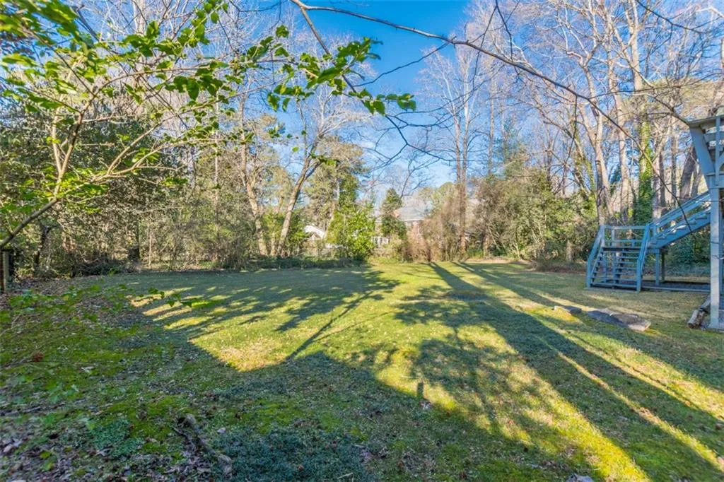 6260 River Shore Parkway, Sandy Springs, Georgia 30328, 3 Bedrooms Bedrooms, ,2 BathroomsBathrooms,Residential,Sold,6260 River Shore Parkway,6502276