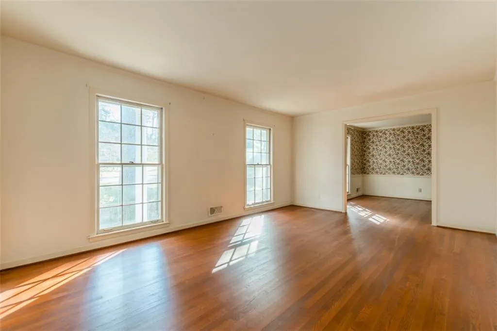 6260 River Shore Parkway, Sandy Springs, Georgia 30328, 3 Bedrooms Bedrooms, ,2 BathroomsBathrooms,Residential,Sold,6260 River Shore Parkway,6502276