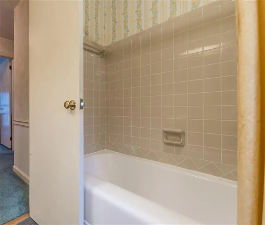 6260 River Shore Parkway, Sandy Springs, Georgia 30328, 3 Bedrooms Bedrooms, ,2 BathroomsBathrooms,Residential,Sold,6260 River Shore Parkway,6502276