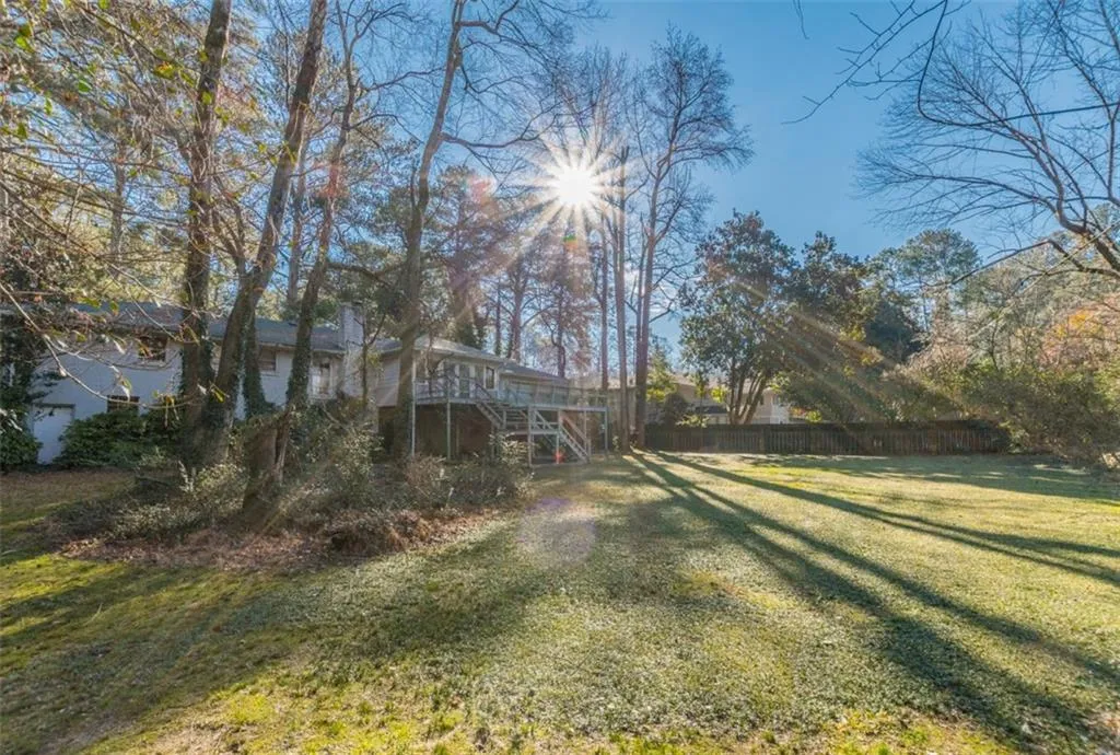 6260 River Shore Parkway, Sandy Springs, Georgia 30328, 3 Bedrooms Bedrooms, ,2 BathroomsBathrooms,Residential,Sold,6260 River Shore Parkway,6502276