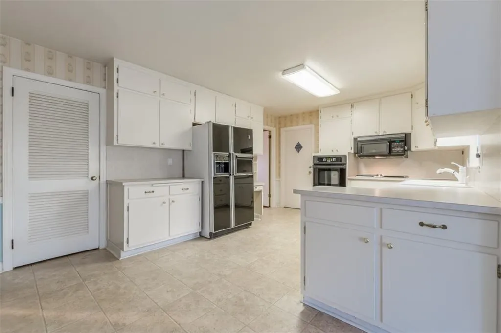 6260 River Shore Parkway, Sandy Springs, Georgia 30328, 3 Bedrooms Bedrooms, ,2 BathroomsBathrooms,Residential,Sold,6260 River Shore Parkway,6502276