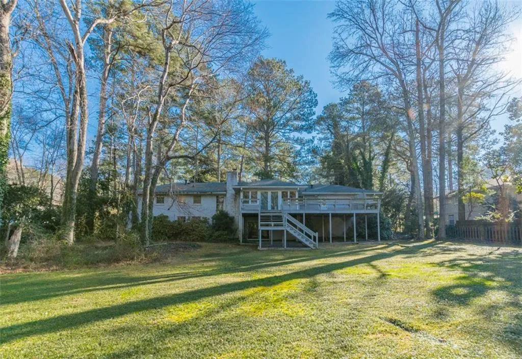 6260 River Shore Parkway, Sandy Springs, Georgia 30328, 3 Bedrooms Bedrooms, ,2 BathroomsBathrooms,Residential,Sold,6260 River Shore Parkway,6502276