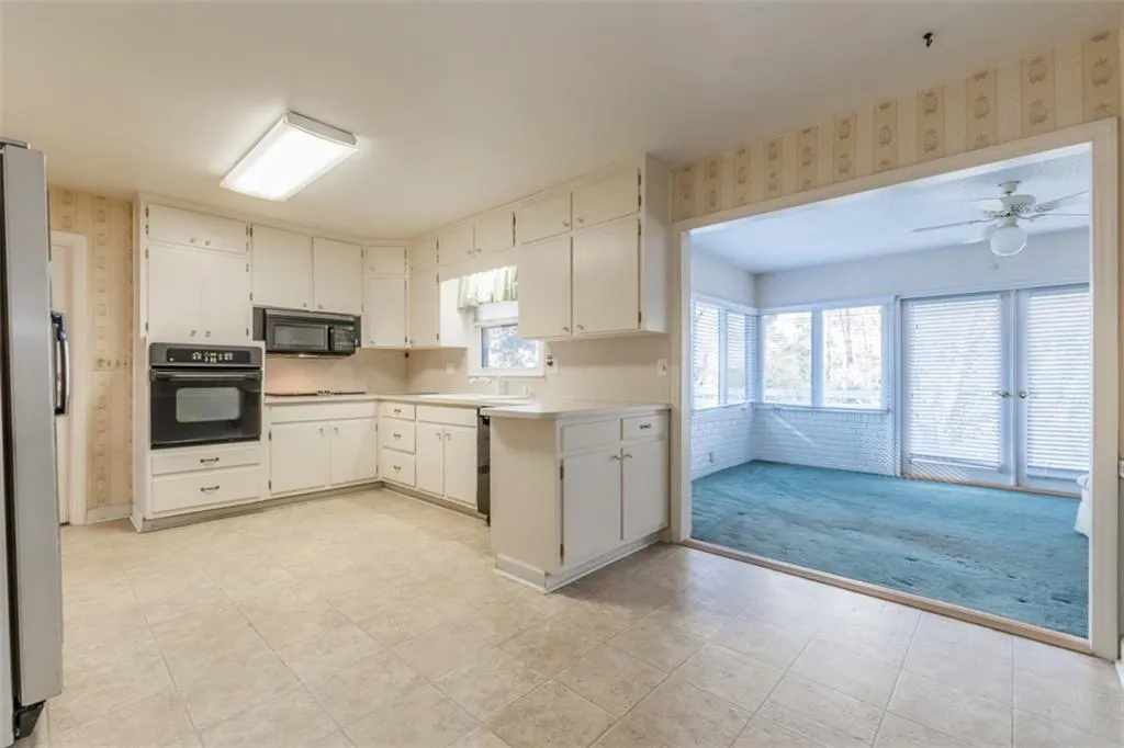 6260 River Shore Parkway, Sandy Springs, Georgia 30328, 3 Bedrooms Bedrooms, ,2 BathroomsBathrooms,Residential,Sold,6260 River Shore Parkway,6502276