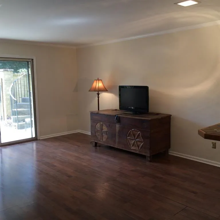 5400 Roswell Road Unit C2, Atlanta, Georgia 30342, 1 Bedroom Bedrooms, ,1 BathroomBathrooms,Residential,Sold,5400 Roswell Road Unit C2,5606606